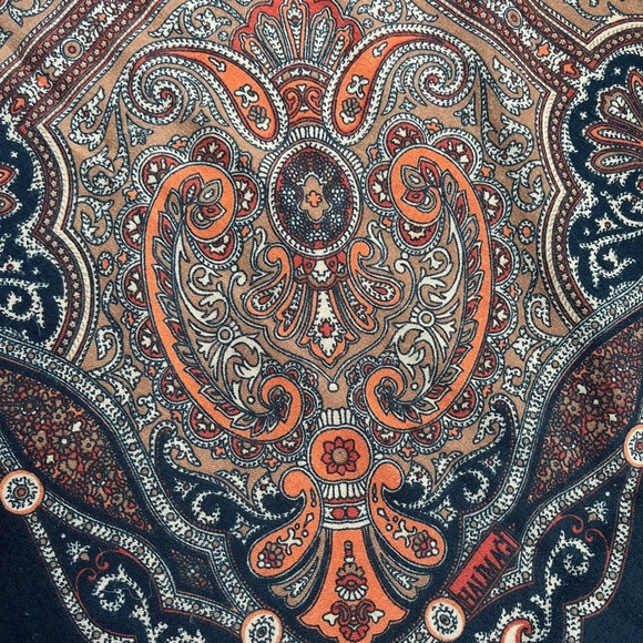 Beautiful black cotton shawl with brown, rust, beige arabesque pattern - Picture 2 of 5